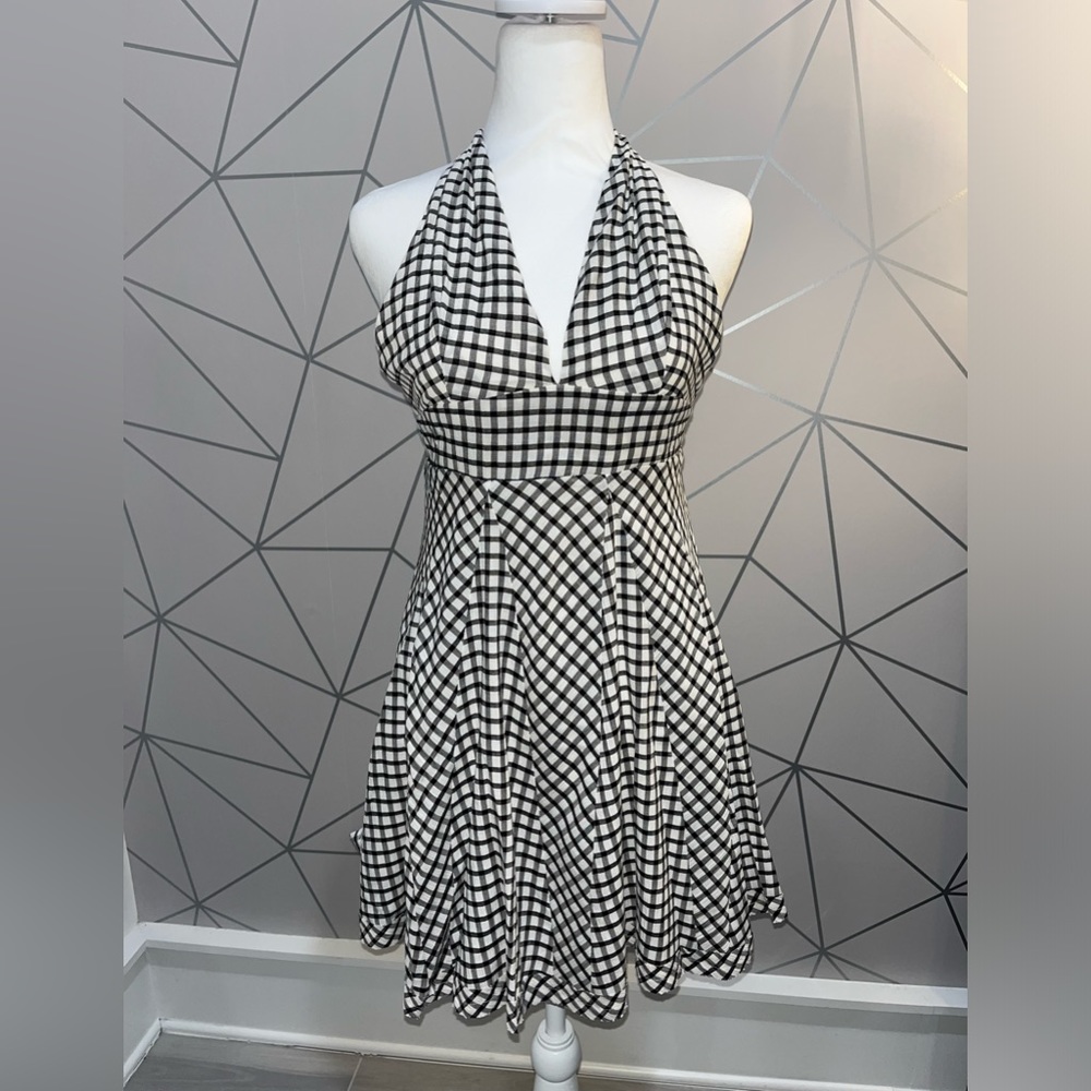Black and White Halter Dress. NWT. Size M.